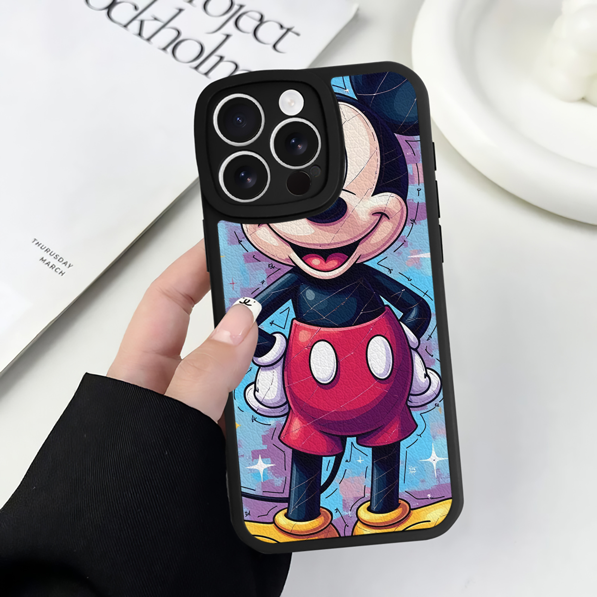 （画像用） ミッキーマウス Mickey Mouse 【iPhone 16シリーズ対応】シリコンスマホケース（レザー調） 材質：シリコン